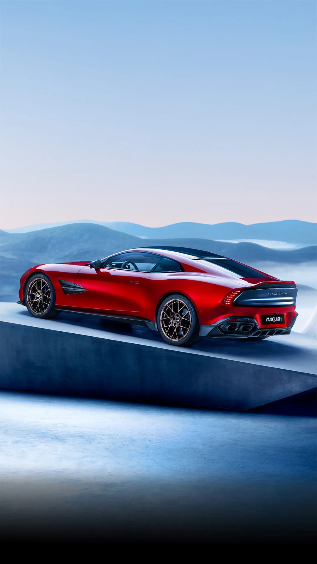 【ほぼ新品】VANQUISH ヴァンキッシュ Red-1 Aston Martin 1/18 Scale Vanquish